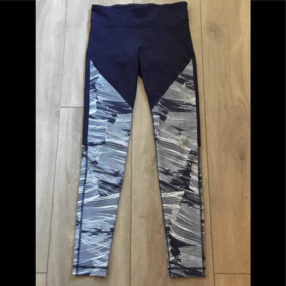 Under Armour Leggings Navy Blue WWhite Pattern Leg